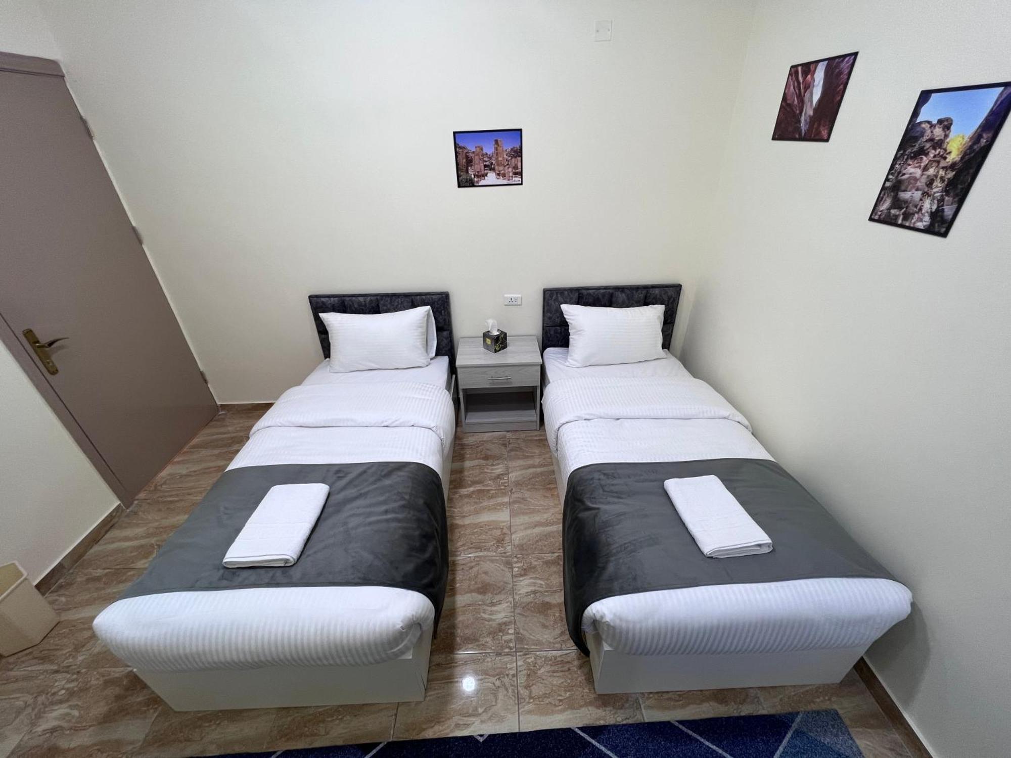Z3 Hostel Wadi Musa Exteriör bild